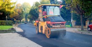 Nowy asfalt na ulicy Kotaja