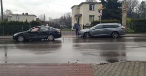 Trzy auta rozbite na skrzyowaniu Mazacowickiej i Ligockiej