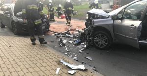 [ZDJĘCIA] Zderzenie dwóch aut na ulicy Czechowickiej w Ligocie