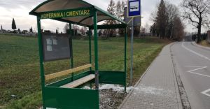 Zniszczone wiaty autobusowe przy ul. Kopernika i Legionw - zdjcia