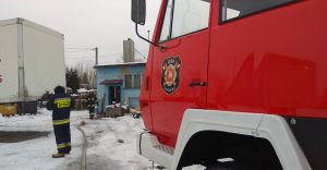 [ZDJCIA] Poar warsztatu przy ulicy Junackiej. Sprawna akcja ganicza