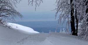 Na Szyndzielni zima na caego. Kilkadziesit centymetrw niegu