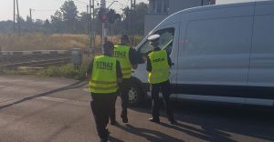 [ZDJCIA] Policyjna akcja przed przejazdami kolejowymi