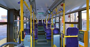 Dzielnicowy zatrzyma chuligana, ktry rozbi szyb w autobusie