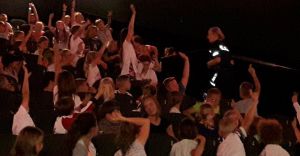 [ZDJCIA] Policjantka rozmawiaa z najmodszymi o bezpieczestwie