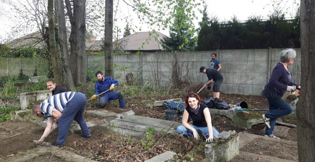 Akcja porządkowania cmentarza żydowskiego przy ulicy Szkolnej - 15.04.2018